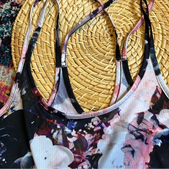 Old Navy Active Floral Strappy Tank Top Womens Medium - Picture 3 of 5
